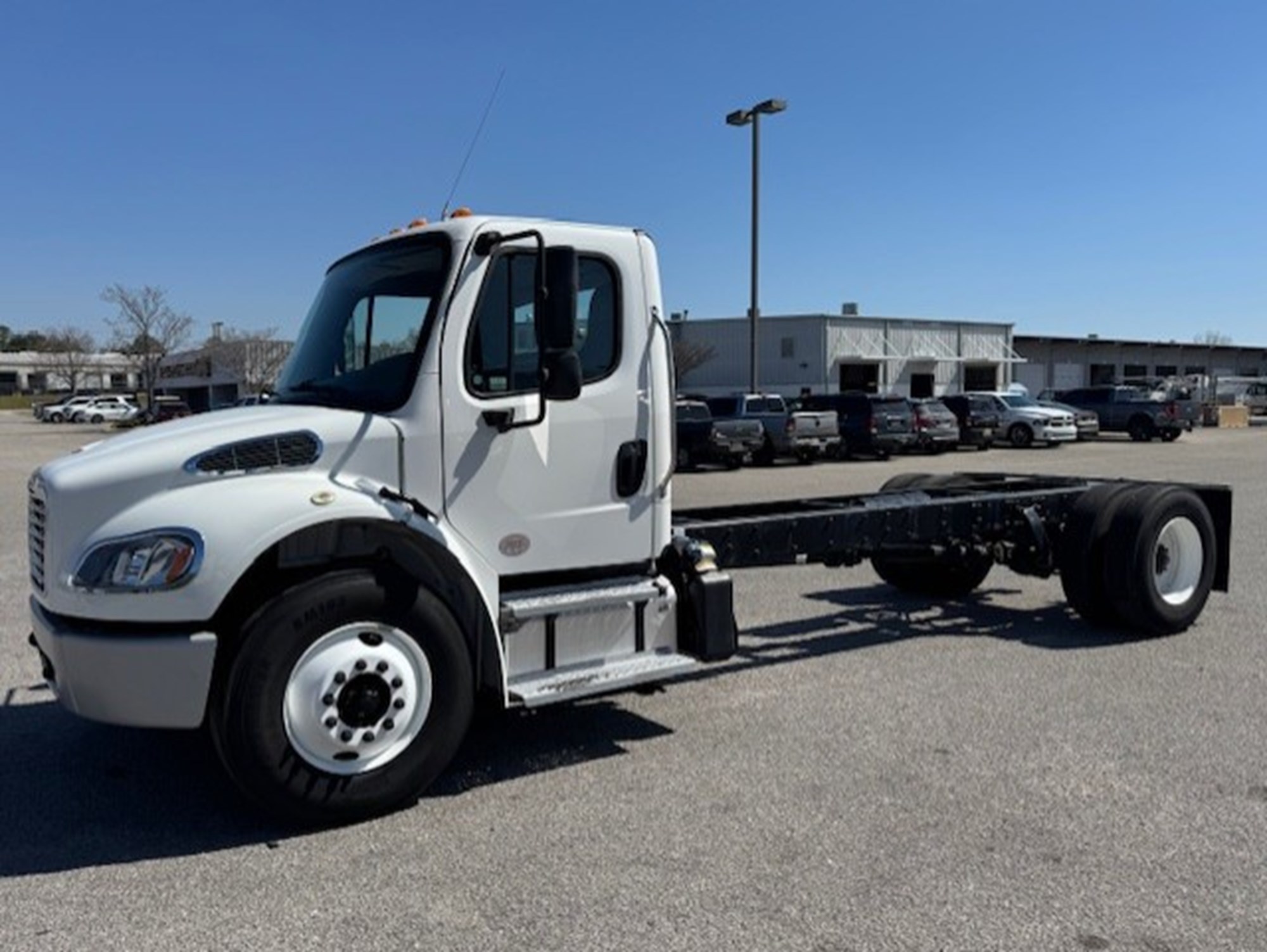 2018 FREIGHTLINER M2 106