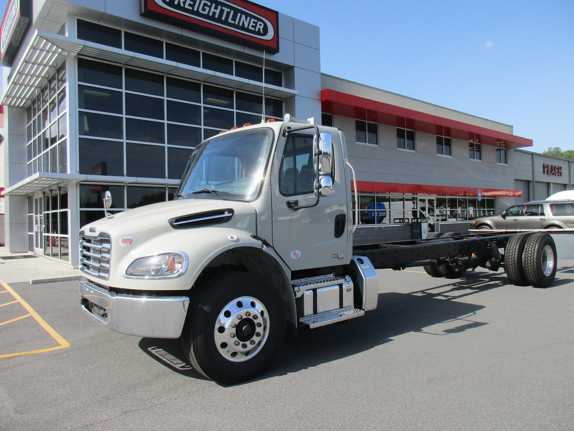 2025 FREIGHTLINER M2 106