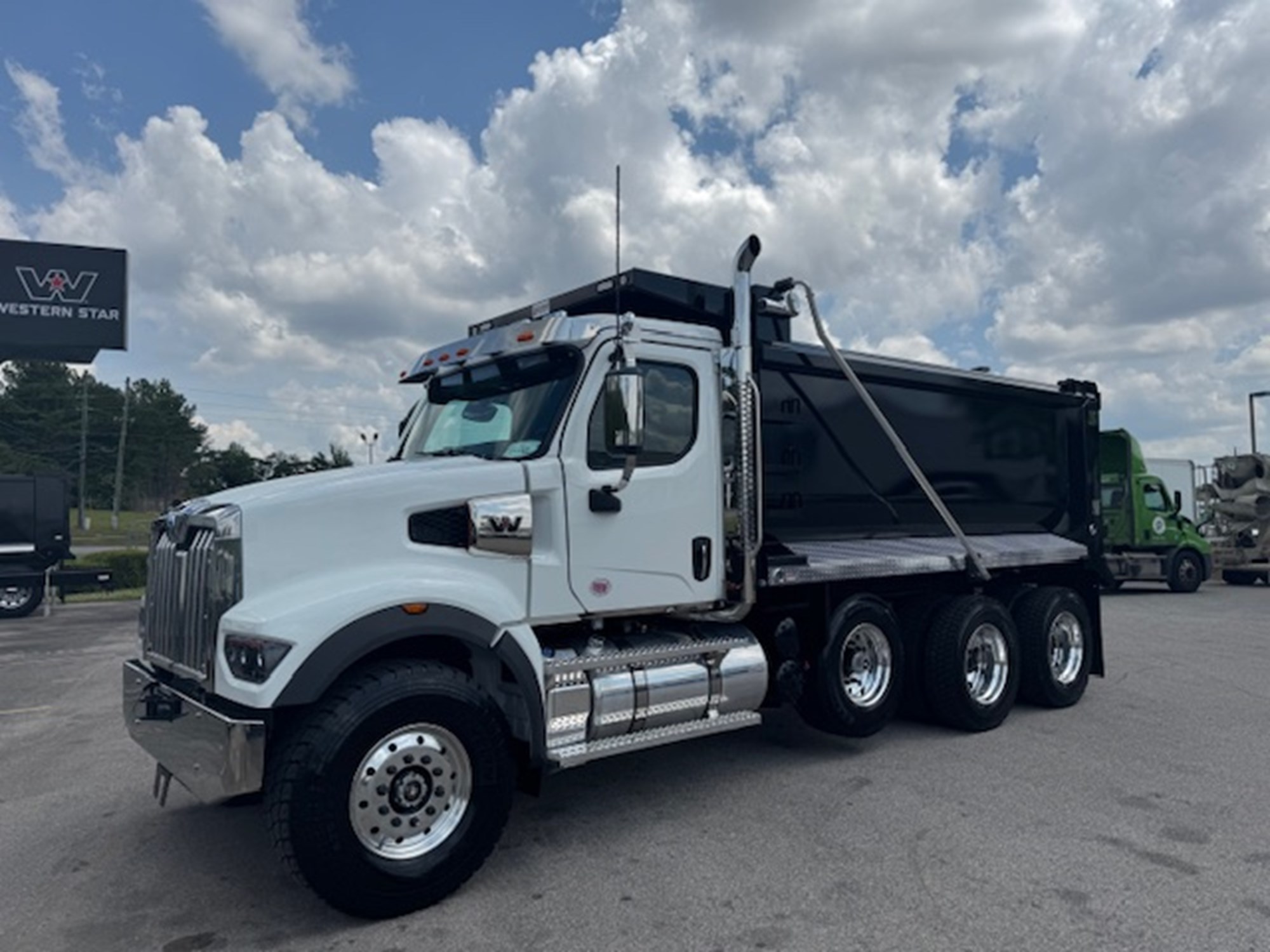 2025 WESTERN STAR 49X