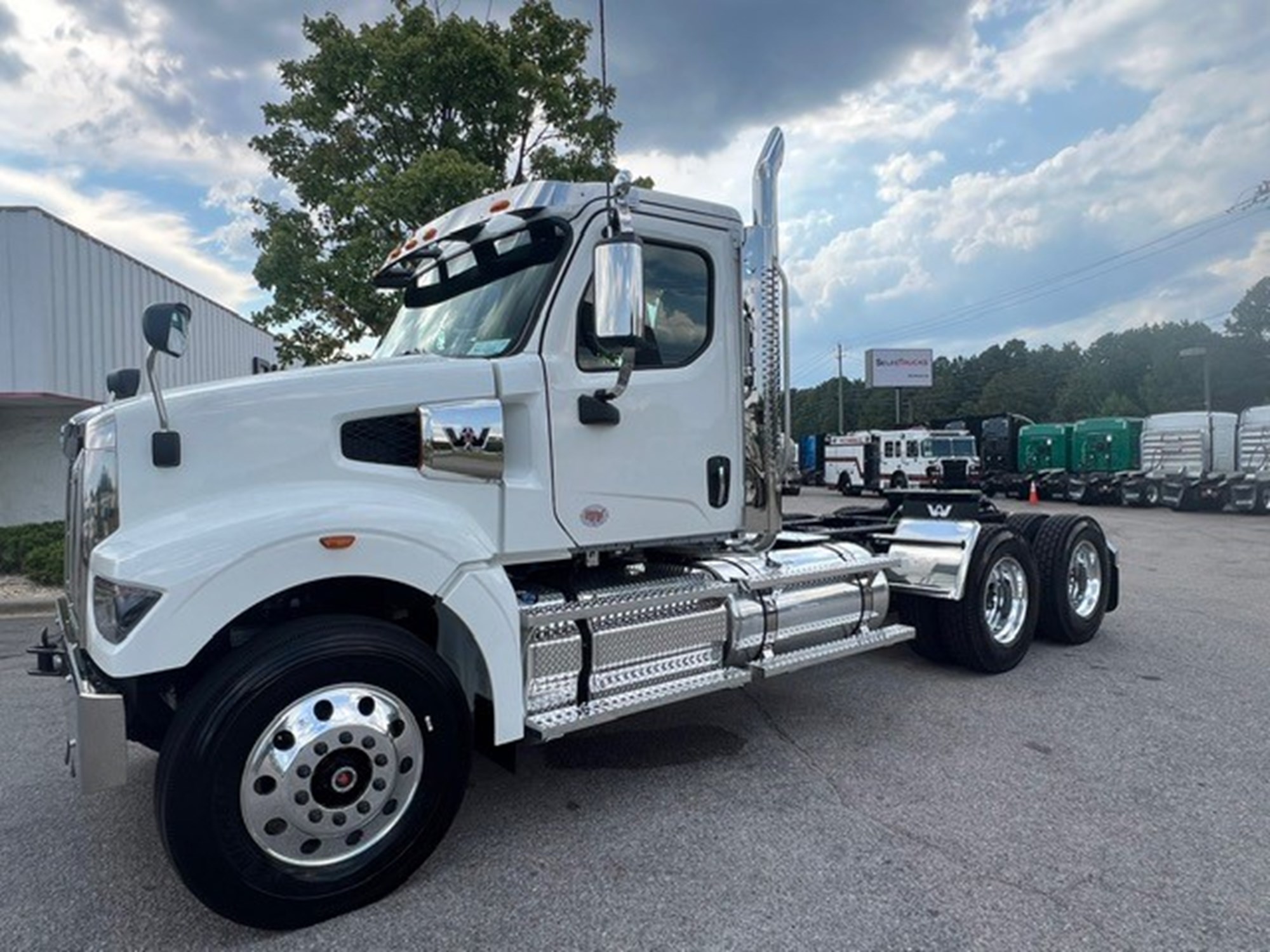 2025 WESTERN STAR 49X