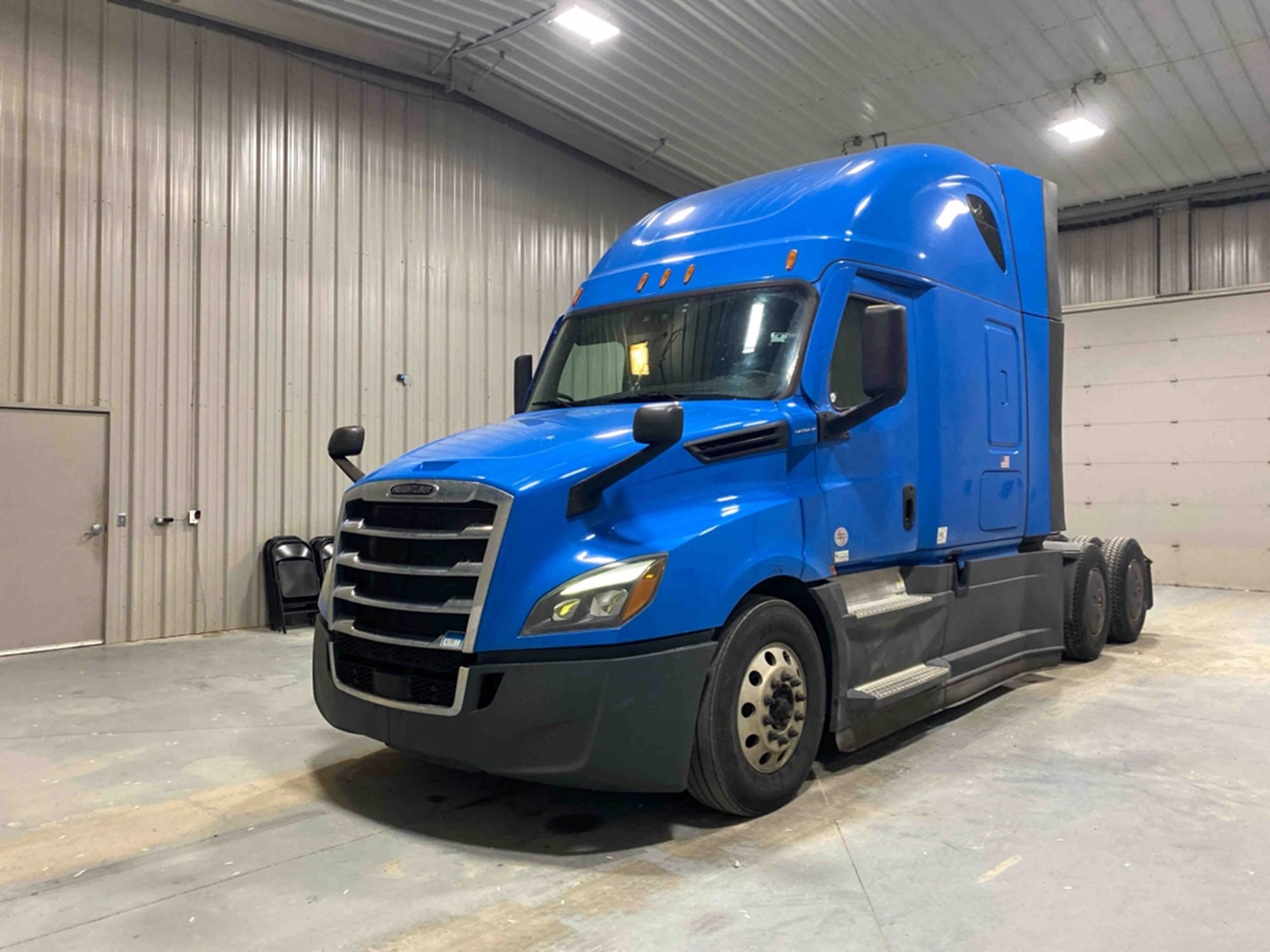 2021 FREIGHTLINER CA126SLP