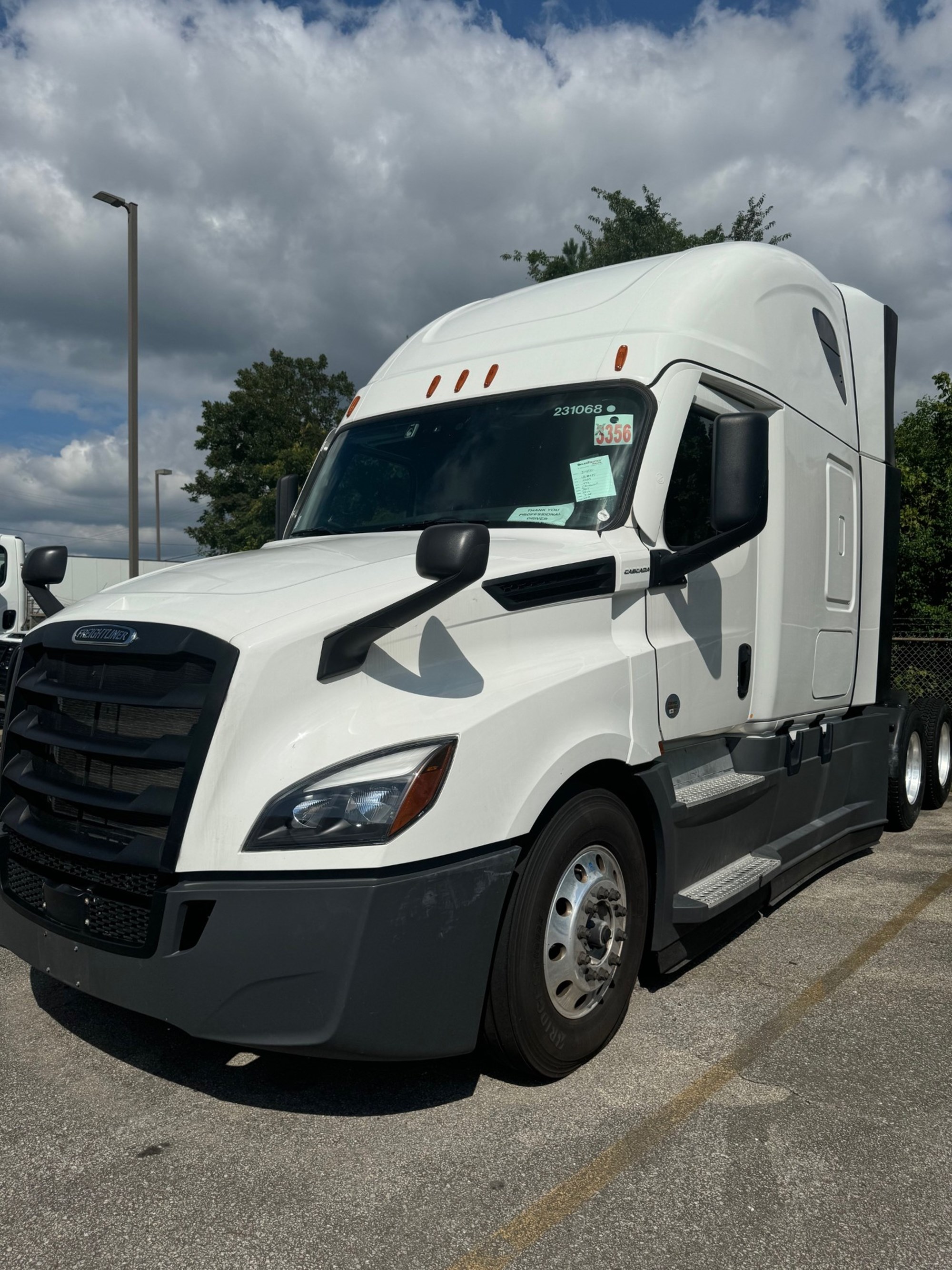 2023 FREIGHTLINER CA126SLP