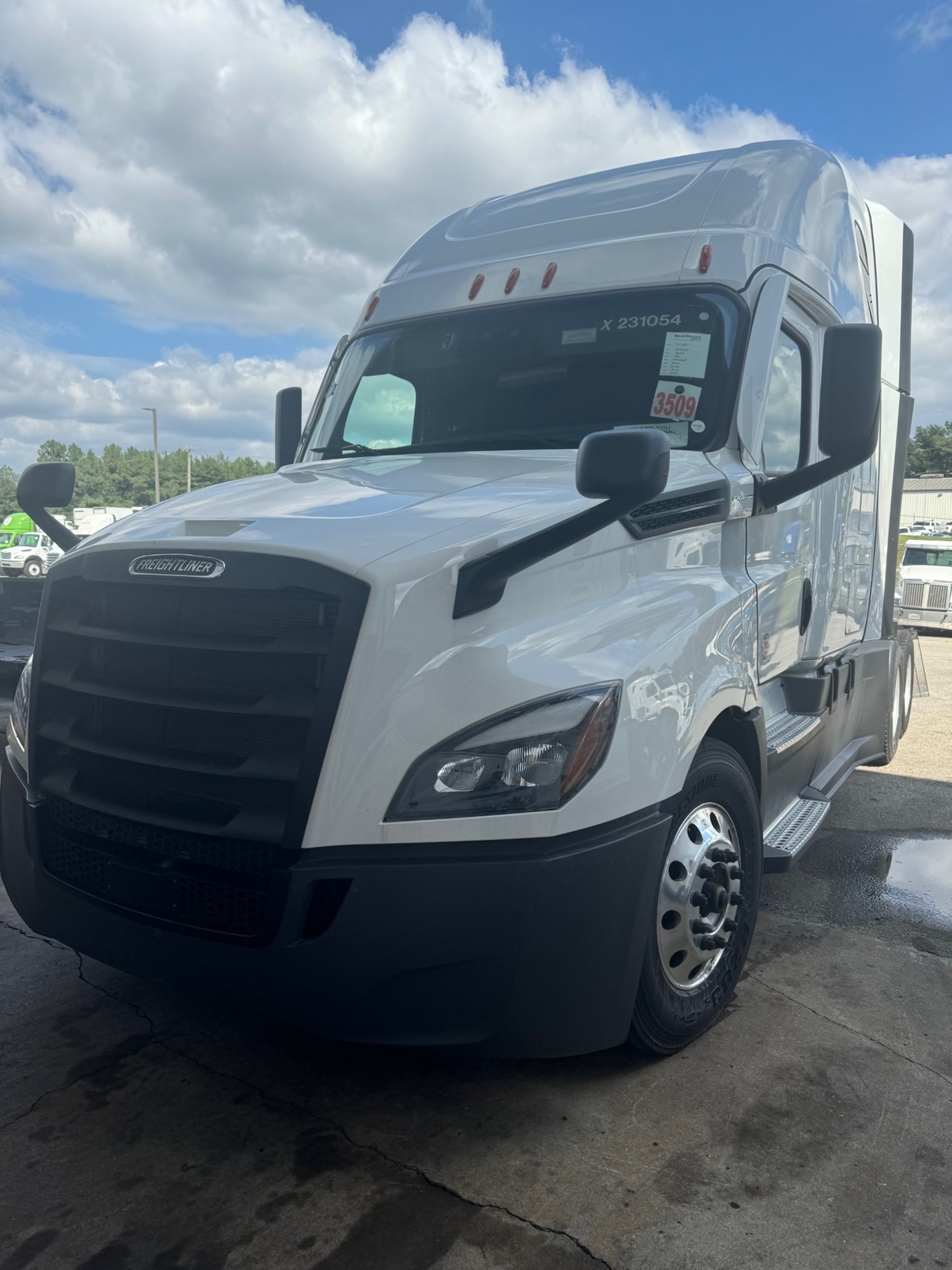 2023 FREIGHTLINER CA126SLP