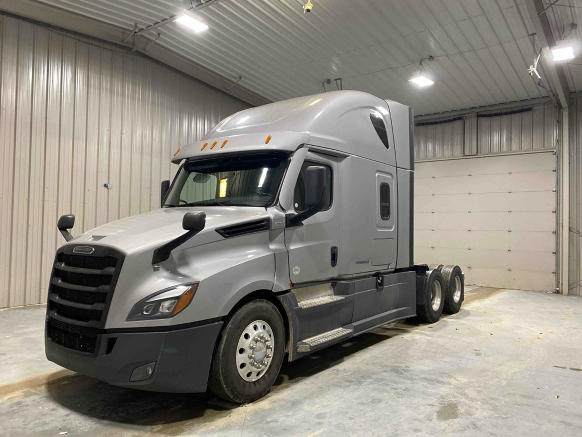 2021 FREIGHTLINER CA126SLP