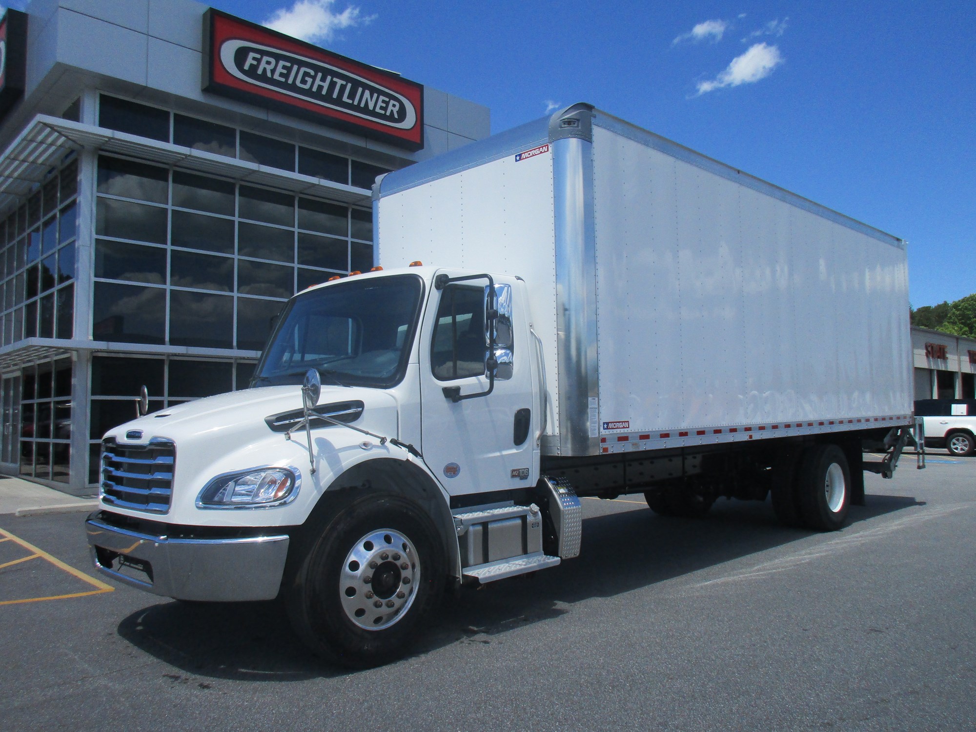 2026 FREIGHTLINER M2106